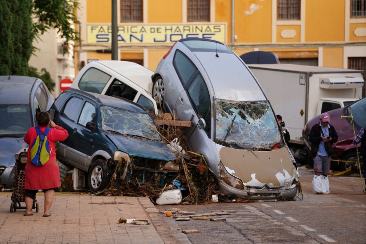 Hablan colombianos que presenciaron las trágicas inundaciones en Valencia: "Fue devastador" 2 Hablan colombianos que presenciaron las trágicas inundaciones en Valencia: "Fue devastador" Algunos colombianos que se encuentran en España narraron los momentos de angustia que se viven por las trágicas inundaciones.