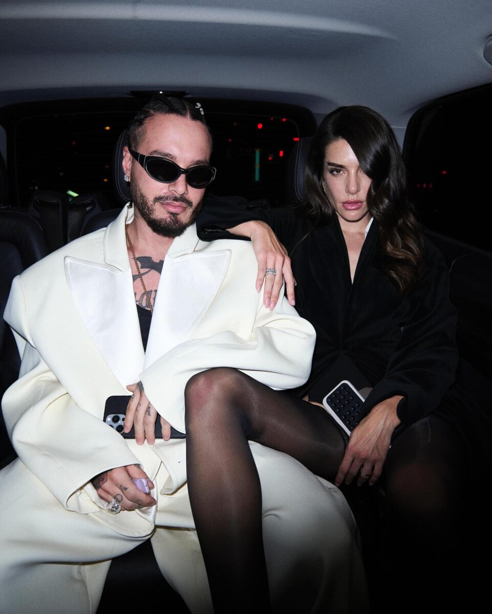 J Balvin estrena su propia serie: 'A great day with J Balvin' Esta serie se presenta como una mirada íntima a las búsquedas personales de J Balvin, enfocándose en temas como la salud mental, la espiritualidad y cómo ha encaminado su vida en los últimos años.