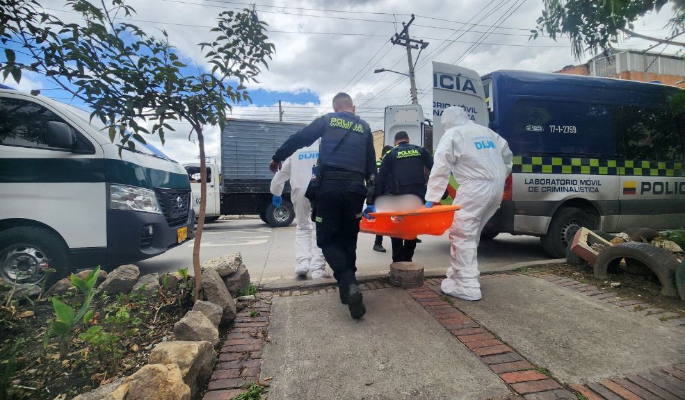 Juan Carlos fue asesinado cerca de una barbería en Rafael Uribe 7 Juan Carlos fue asesinado cerca de una barbería en Rafael Uribe Pocos minutos después de cortarse el cabello, Juan Carlos fue abordado por un sujeto que le propinó 3 disparos. Los hechos ocurrieron en la localidad de Rafael Uribe.