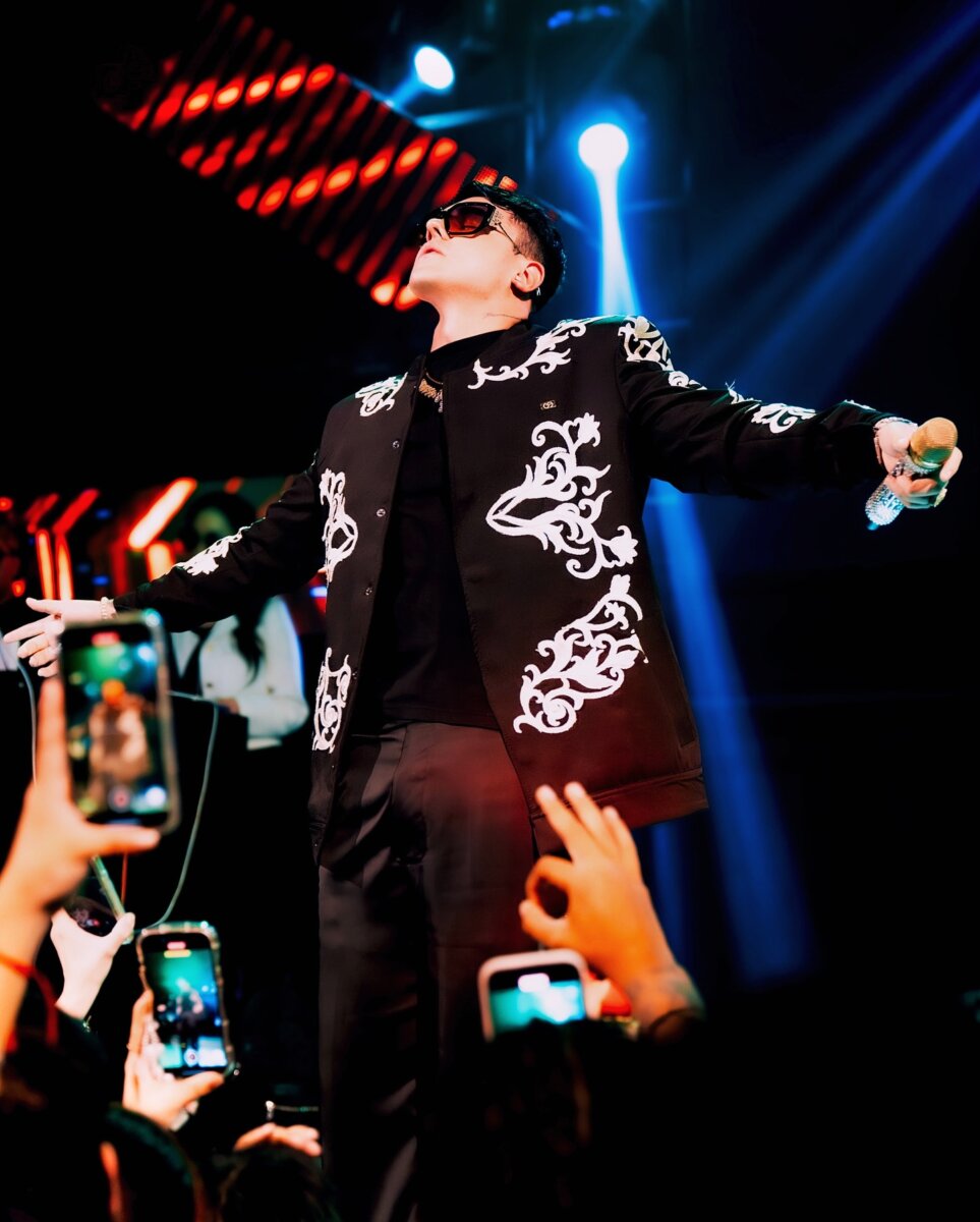 Kevin Roldán y su nuevo sencillo 'TBC' 1 Kevin Roldán y su nuevo sencillo 'TBC' A través de esta canción, Roldán expresa el anhelo de estar junto a la persona ideal, compartiendo momentos significativos hasta la vejez.