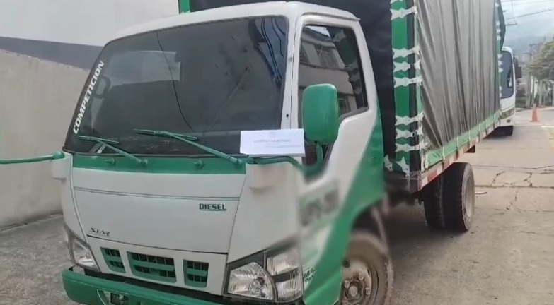 Ladrones fueron sorprendidos hurtando mercancía avaluada en $45 millones 1 Ladrones fueron sorprendidos hurtando mercancía avaluada en $45 millones La Policía Metropolitana de Bogotá logró la captura en flagrancia de 8 personas involucradas en un delito de hurto, entre los cuales se encuentran dos ciudadanos extranjeros. Los detenidos fueron sorprendidos robando una bodega en la localidad de Santa Fe.
