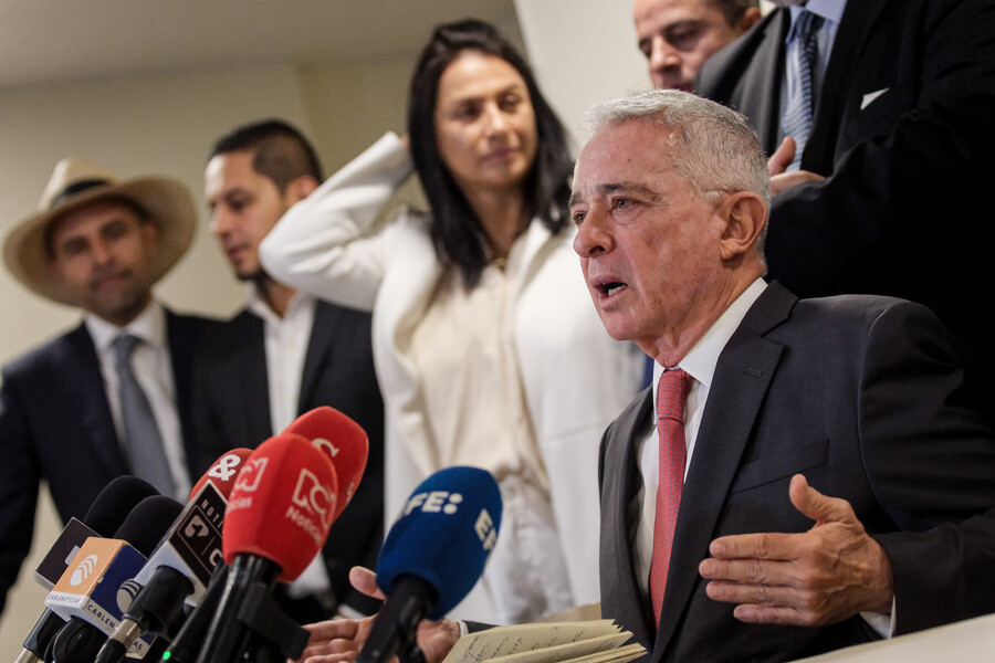 Las interceptaciones telefónicas que serán usadas en el juicio contra Álvaro Uribe Vélez 1 Las interceptaciones telefónicas que serán usadas en el juicio contra Álvaro Uribe Vélez La jueza 44 de conocimiento de Bogotá decidió este miércoles aceptar como prueba en el juicio al expresidente Álvaro Uribe las interceptaciones telefónicas entre el exmandatario y el entonces representante a la Cámara Nilton Córdoba Manyoma, en el marco de la investigación por presunta presión a testigos.