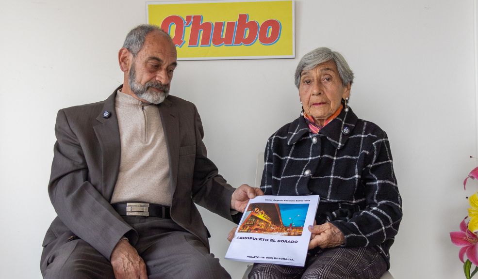 Hombre que durmió en el aeropuerto El Dorado junto a su madre lanzará su primer libro: 'Relato de una desgracia' 5 Hombre que durmió en el aeropuerto El Dorado junto a su madre lanzará su primer libro: 'Relato de una desgracia' Don César Augusto Facciola y su mamá, Beatriz Ballesteros, durmieron durante meses en el aeropuerto El Dorado debido a una situación desafortunada, por eso busca contar su historia con su libro 'Relato de una desgracia'.