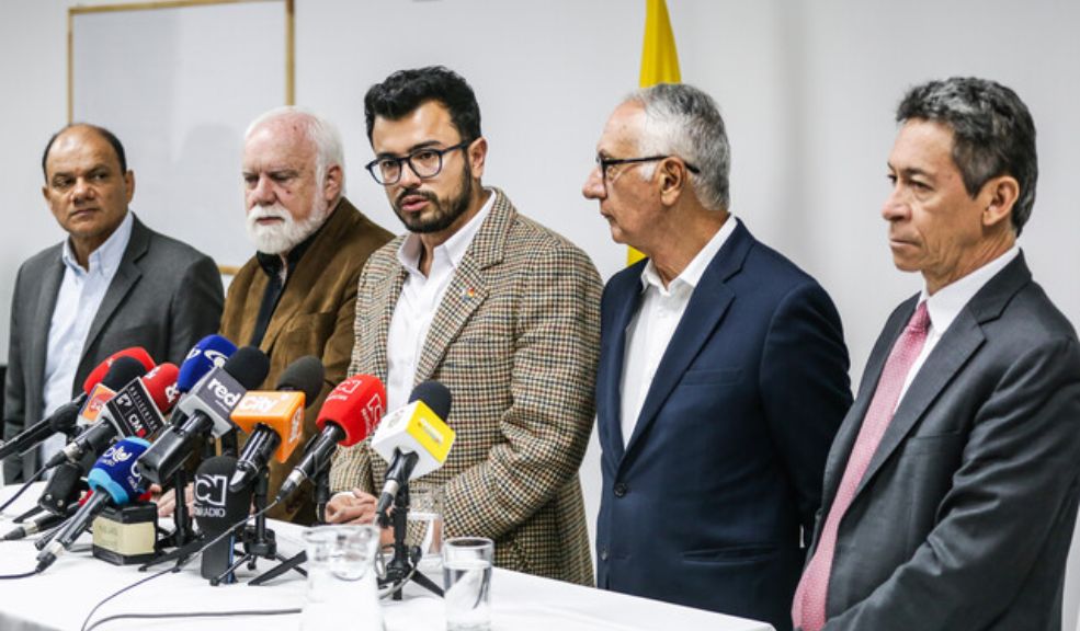 Luis Carlos Leal saldría de la Superintendencia de Salud: esta sería la causa 9 Luis Carlos Leal saldría de la Superintendencia de Salud: esta sería la causa Luis Carlos Leal dejaría de ser Superintendente de Salud. Esto se sabe.