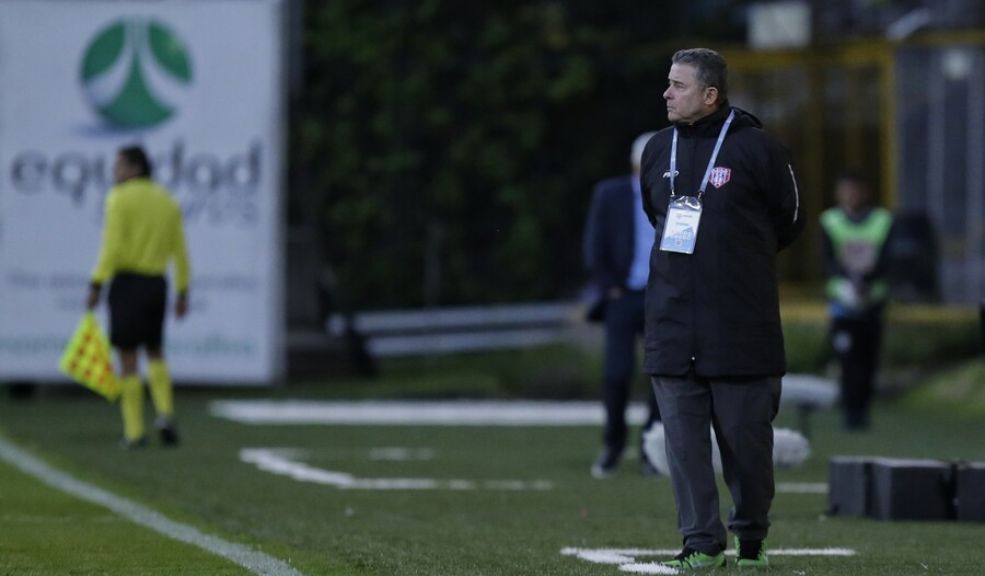 Versiones encontradas sobre el estado de salud de Pedro Sarmiento Medios de comunicación, clubes de fútbol e incluso Pamela Sarmiento, hija del entrenador y exfutbolista Pedro Sarmiento, confirmaron la noticia de su muerte la mañana de este miércoles. Sin embargo, el Hospital Pablo Tobón Uribe, en Medellín, donde está siendo atendido, no ha confirmado esta información.