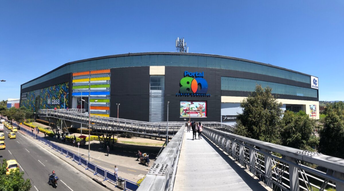 Más de 80 adultos mayores prepararon una presentación de baile para este sábado en Engativá 1 Más de 80 adultos mayores prepararon una presentación de baile para este sábado en Engativá El próximo 5 de octubre, el Centro Comercial Portal 80 en Engativá será el escenario de una vibrante celebración del talento artístico de los adultos mayores con el "Encuentro de Danza Mayor".