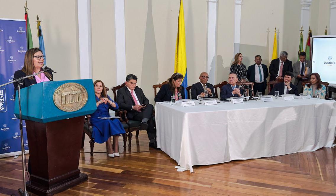 MinJusticia, Fiscalía y Corte Suprema radican proyecto de reforma a la justicia en el Congreso 1 MinJusticia, Fiscalía y Corte Suprema radican proyecto de reforma a la justicia en el Congreso Con este proyecto, el Gobierno Nacional propone cambios radicales al sistema penal colombiano con el fin de agilizar los procesos judiciales y reducir la impunidad.