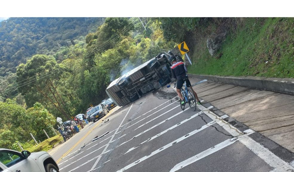 Ministra de transporte se pronuncia tras accidente de tránsito en la vía Bogotá- La Mesa 1 Ministra de transporte se pronuncia tras accidente de tránsito en la vía Bogotá- La Mesa El accidente ocurrido en la carretera Mosquera-La Mesa ha sido objeto de atención por parte de las autoridades, quienes creen que una falla en los frenos del vehículo podría ser la causa principal del siniestro.