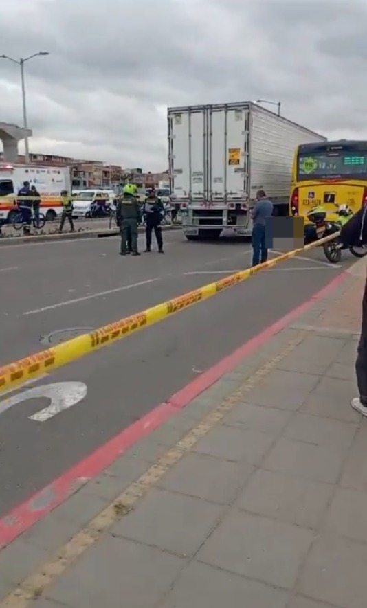 Motociclista murió en trágico accidente en la Avenida Guayacanes 1 Motociclista murió en trágico accidente en la Avenida Guayacanes Un motociclista perdió la vida en un accidente de tránsito en la Avenida Guayacanes.