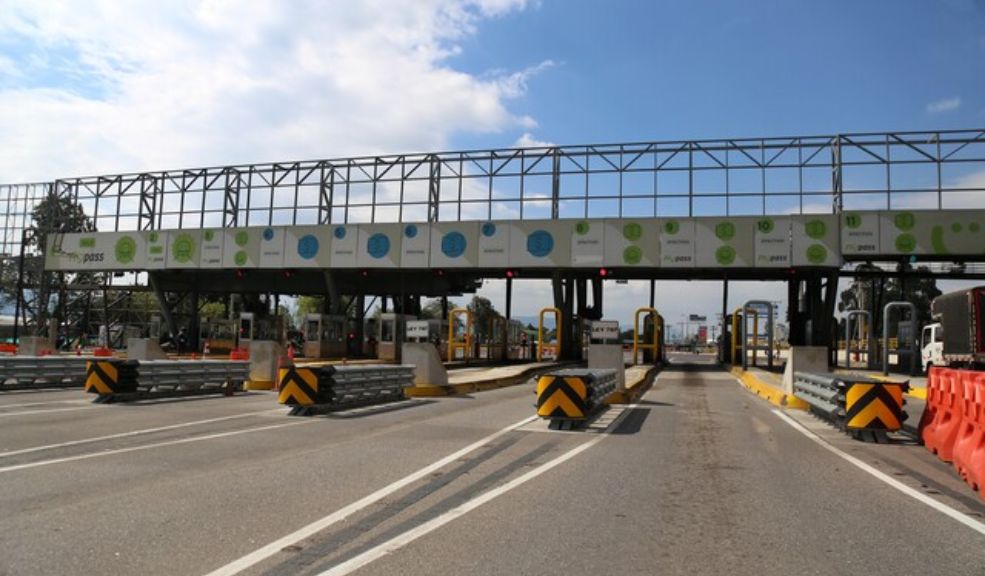 Nuevas tarifas diferenciales en peajes de Bogotá beneficiarán a los conductores 1 Nuevas tarifas diferenciales en peajes de Bogotá beneficiarán a los conductores La iniciativa busca beneficiar a los conductores que utilizan estas vías de manera recurrente, reduciendo el costo de los peajes a tan solo $500.