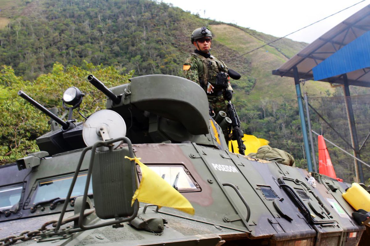 Policía resultó herido en medio de combates en Corinto, Cauca 1 Policía resultó herido en medio de combates en Corinto, Cauca Disidentes de las Farc atacaron a uniformados en medio de la plaza principal del municipio de Corinto. Los ciudadanos tuvieron que buscar refugio.