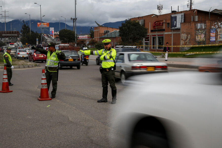 Prográmese: Así será el pico y placa este sábado y lunes festivo en Bogotá Según el mandatario Galán, esta medida solo rige los sábados en los que haya puente festivo, por lo que invita a todos los ciudadanos a unirse al pico y placa con el fin de agilizar la salida de la capital y tener un viaje mucho más placentero.