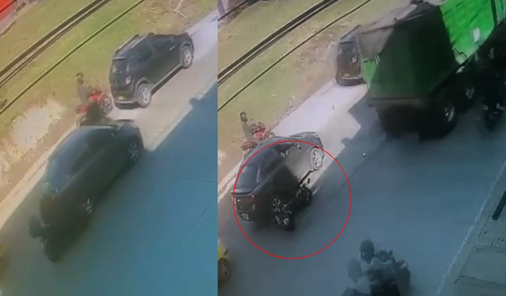 Se conoce video del momento exacto en el que motociclista pierde la vida en la Avenida Boyacá En un video de una cámara de vigilancia quedó registrado el momento en el que un motociclista pierde la vida en un trágico accidente de tránsito. Los hechos se presentaron la mañana de este viernes en la Avenida Boyacá.