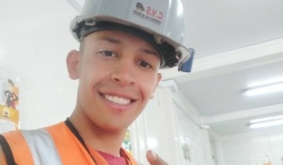 Sicarios le arrebataron la vida a Julián en Bosa Un joven, identificado como Julián Patiño, perdió la vida tras ser atacado por sicarios mientras se movilizaba en su bicicleta por la localidad de Bosa.