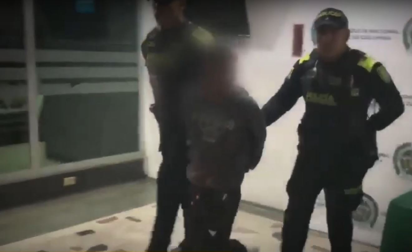 Hombre murió tras brutal ataque en Kennedy; su asesino fue capturado 1 Hombre murió tras brutal ataque en Kennedy; su asesino fue capturado El hombre fue víctima de un ataque con arma blanca en el barrio Supermanzana 12 de Kennedy, aquí los detalles del crimen.