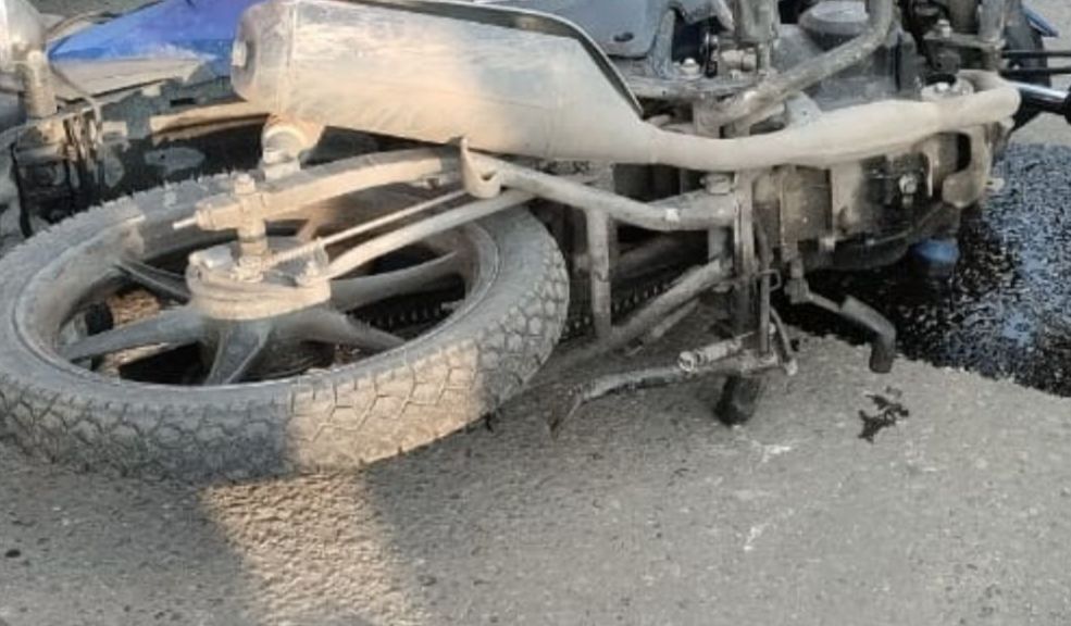 Una mujer perdió la vida en trágico accidente en la calle 80 En la tarde de este jueves 3 de octubre, un trágico accidente de tránsito en una de las principales vías de la capital resultó en la muerte de una mujer de aproximadamente 30 años. Según información preliminar, la motociclista perdió el control de su vehículo, lo que la hizo caer al pavimento. Desafortunadamente, en ese momento, un camión que transitaba por el lugar no pudo frenar a tiempo y la arrolló.