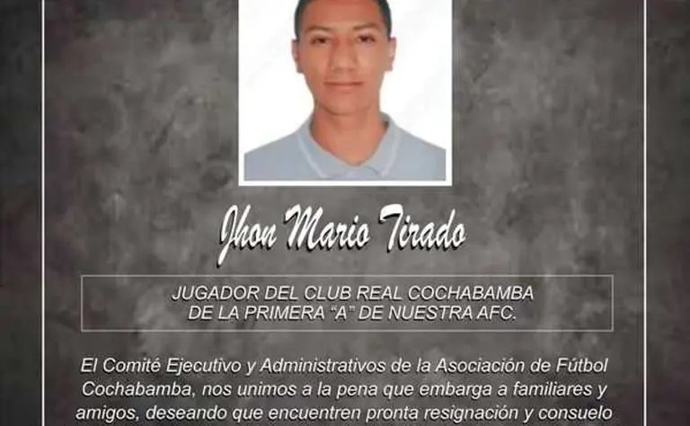 Futbolista colombiano murió en medio de un entrenamiento 1 Futbolista colombiano murió en medio de un entrenamiento El jugador se desvaneció en el campo de juego mientras disputaba un balón aéreo.