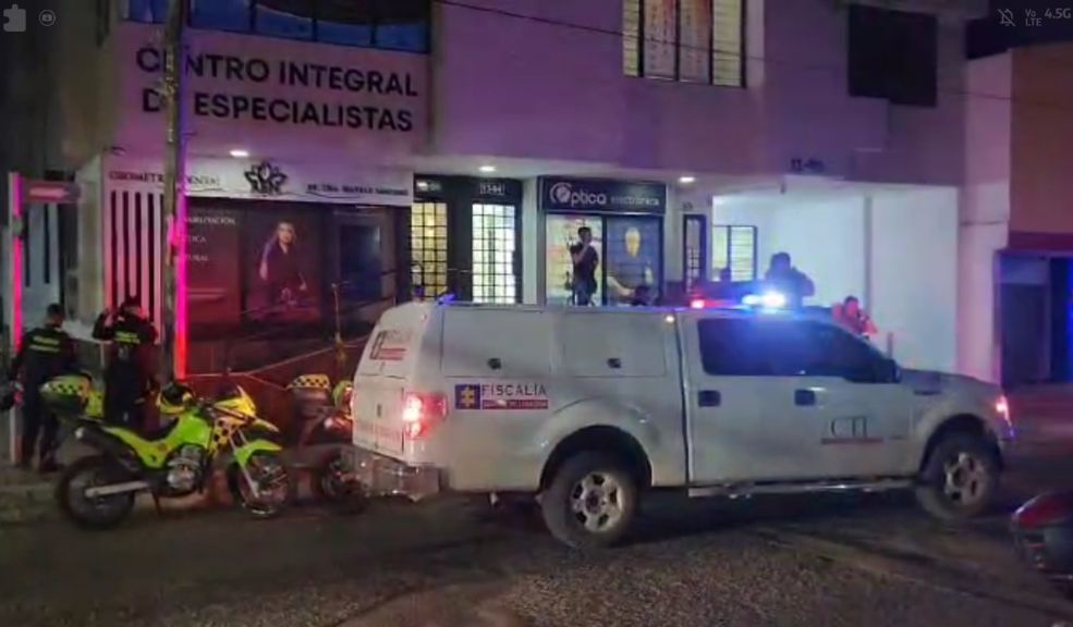 ¿Quién era la mujer que fue asesinada por equivocación en un consultorio odontológico? 1 ¿Quién era la mujer que fue asesinada por equivocación en un consultorio odontológico? Cuando la noche del martes, 8 de octubre, caía en Cúcuta, Jasbleidy Madelein Manrique Acevedo asistía a un consultorio odontológico, ubicado en la avenida 1 con calle 13 del barrio La Playa, sin saber que le arrebatarían la vida.