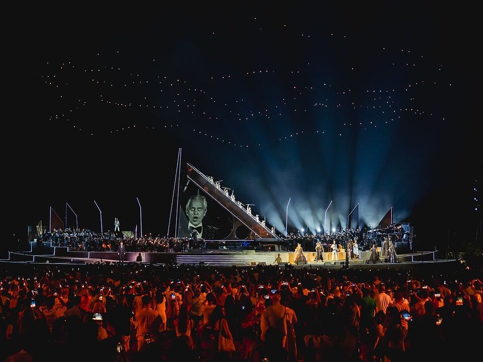 Andrea Bocelli anuncia concierto en Bogotá El evento, que se llevará a cabo el 21 de febrero de 2025 en el icónico Estadio Nemesio Camacho El Campín, será el espectáculo más grande que Bocelli ha ofrecido en el país.