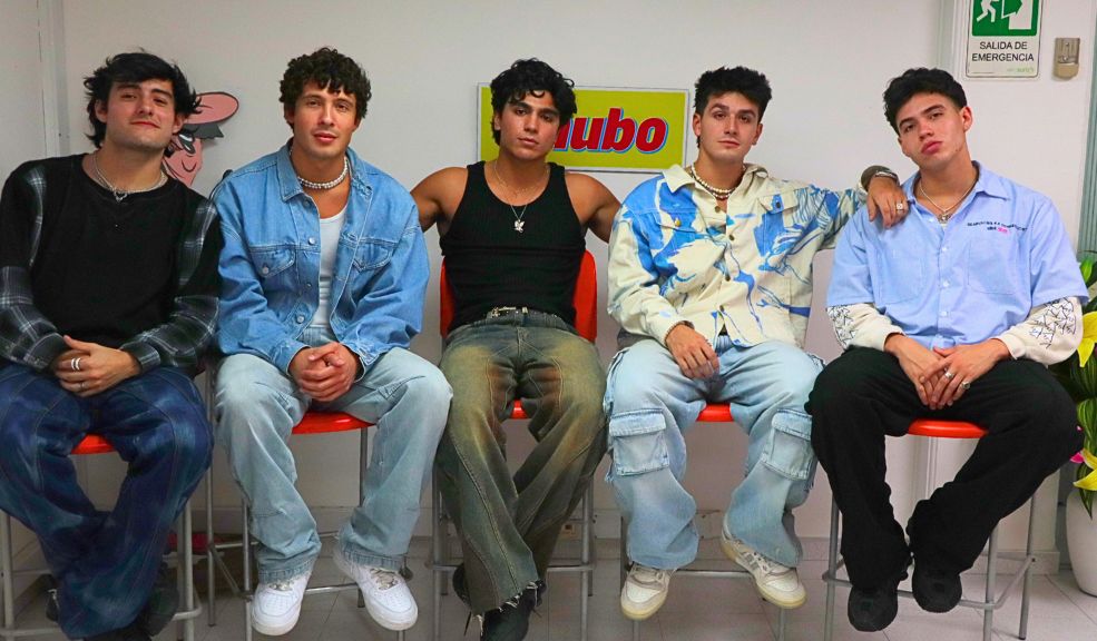 Así fue como la boy band DND hizo su EP debut 'La Primera Vez' 1 Así fue como la boy band DND hizo su EP debut 'La Primera Vez' DND es la nueva boy band que está bajo el manejo del reconocido Pharrell Williams. En entrevista con Q'HUBO los artistas contaron cómo conocieron al cantante.