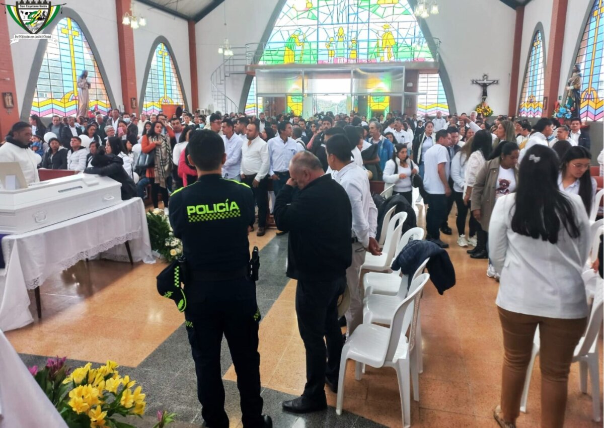 Así fue la despedida del pequeño Alexis Delgado en el municipio de San Cayetano 2 Así fue la despedida del pequeño Alexis Delgado en el municipio de San Cayetano Así despidieron los habitantes de San Cayetano al niño de 2 años, Alexis Delgado, quien fue hallado sin vida el pasado el 19 de octubre.
