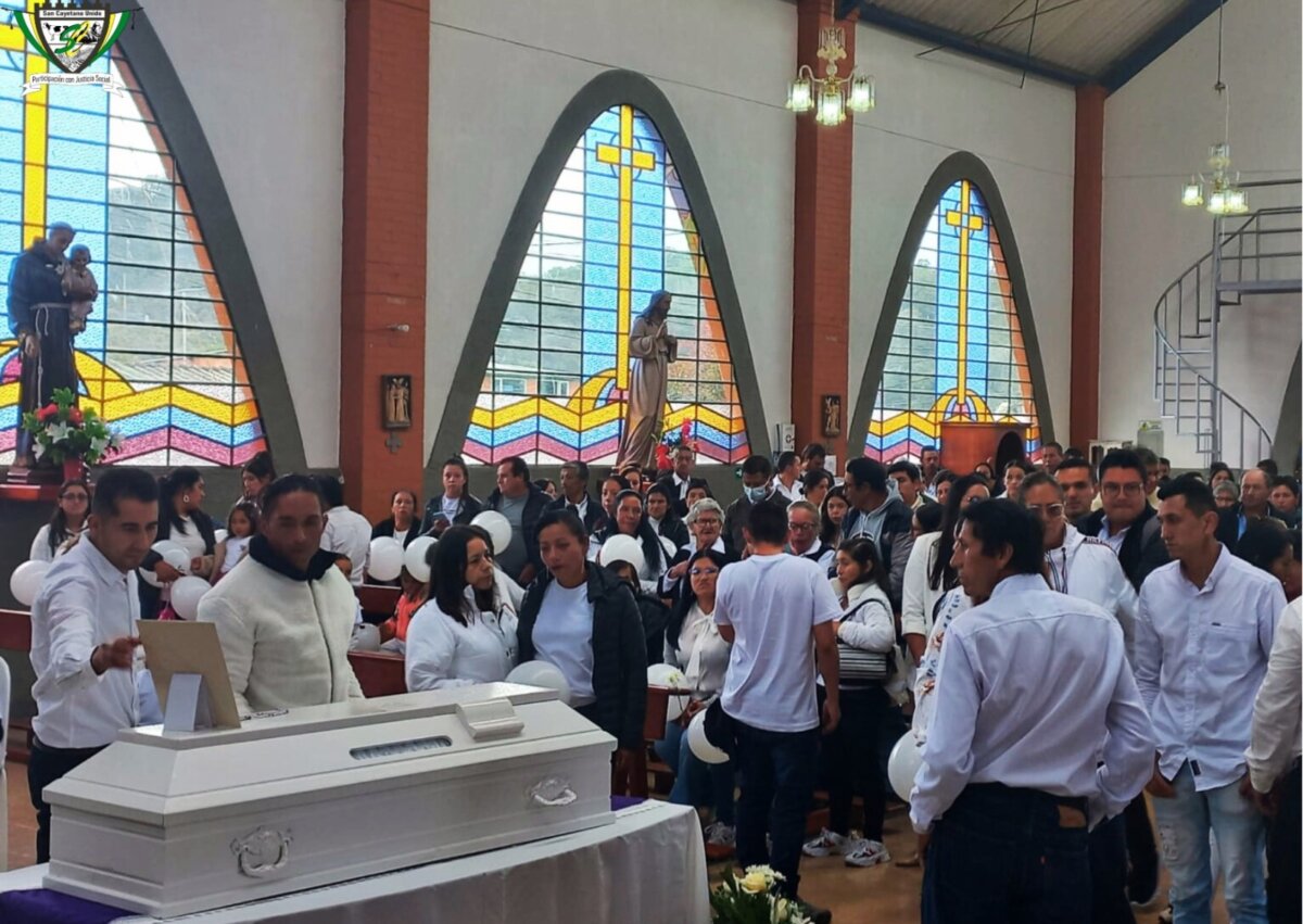 Así fue la despedida del pequeño Alexis Delgado en el municipio de San Cayetano 3 Así fue la despedida del pequeño Alexis Delgado en el municipio de San Cayetano Así despidieron los habitantes de San Cayetano al niño de 2 años, Alexis Delgado, quien fue hallado sin vida el pasado el 19 de octubre.