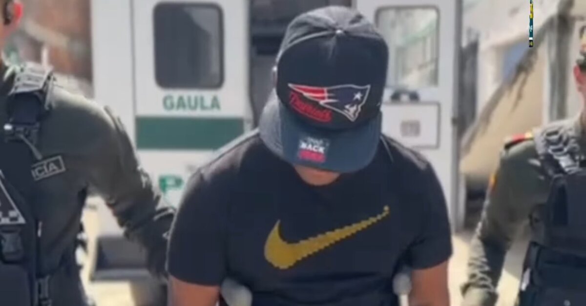 Cayó 'Muletas': delincuente señalado de extorsión y otros delitos en Soacha 1 Cayó 'Muletas': delincuente señalado de extorsión y otros delitos en Soacha Este peligroso delincuente también habría disparado un arma traumática contra un niño de 3 años.