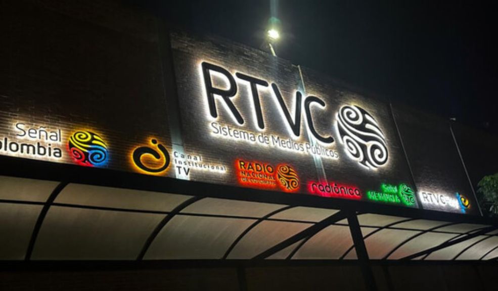 Funcionarios de RTVC fueron atracados en puente peatonal: uno de ellos resultó herido 5 Funcionarios de RTVC fueron atracados en puente peatonal: uno de ellos resultó herido Uno de los funcionarios recibió dos disparos.