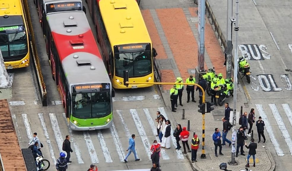 EN VIVO movilidad en Bogotá: 25 rutas de TransMilenio se encuentran afectadas por manifestaciones A esta hora, se registran manifestaciones en el centro de Bogotá que afectan el servicio de TransMilenio. Les contamos cuáles son las rutas que no están funcionando.