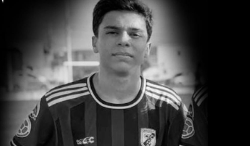 Joven promesa del fútbol colombiano murió en pleno partido 10 Joven promesa del fútbol colombiano murió en pleno partido El menor de 15 años hacía parte de Caimanes FC.