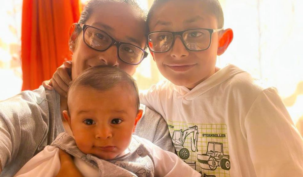 Hermanitos viven un drama por demoras en citas médicas y entrega de suplementos Una madre denuncia en Q'HUBO que su hijo de 11 años no ha recibido la atención adecuada para su enfermedad, pues la EPS Famisanar ha tenido demoras en las citas médicas.