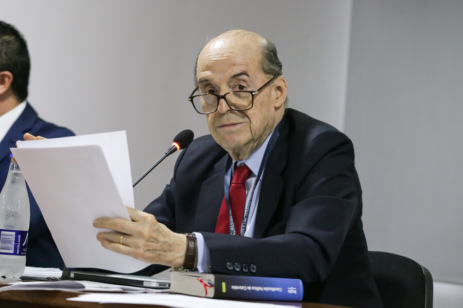 "¿Es que París no tiene parques o librerías?": Petro le responde a Leyva 2 "¿Es que París no tiene parques o librerías?": Petro le responde a Leyva El presidente Gustavo Petro respondió a la fuerte carta del excanciller Álvaro Leyva, quien lo señala de presuntos episodios de drogadicción en Paris, Francia.