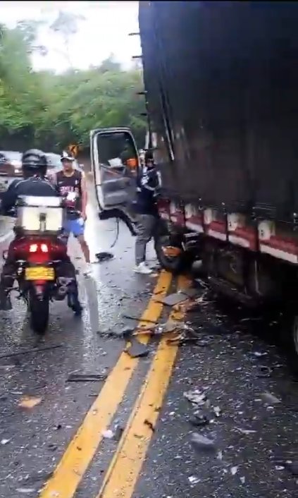 EN VIDEO: Choque múltiple en vía Anapoima - Apulo dejó varias personas heridas 1 EN VIDEO: Choque múltiple en vía Anapoima - Apulo dejó varias personas heridas En la mañana de este sábado se registró un fuerte accidente en la vía Anapoima - Apulo. El siniestro dejó varios heridos.