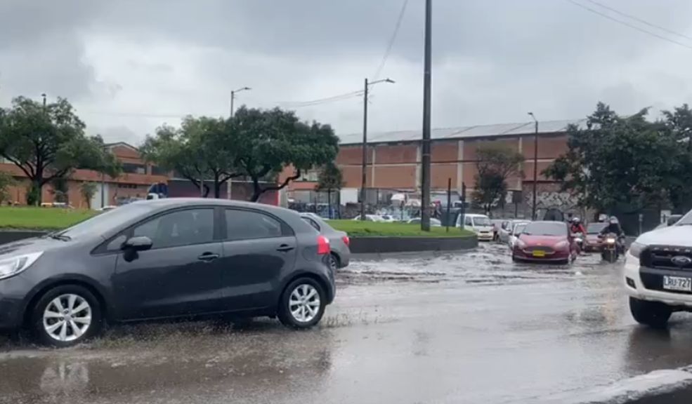 EN VIVO: Así está la movilidad en Bogotá este domingo tras fuertes lluvias Le contamos cómo están las vías y en cuáles puntos de la ciudad se presentan encharcamientos o complicaciones de movilidad.