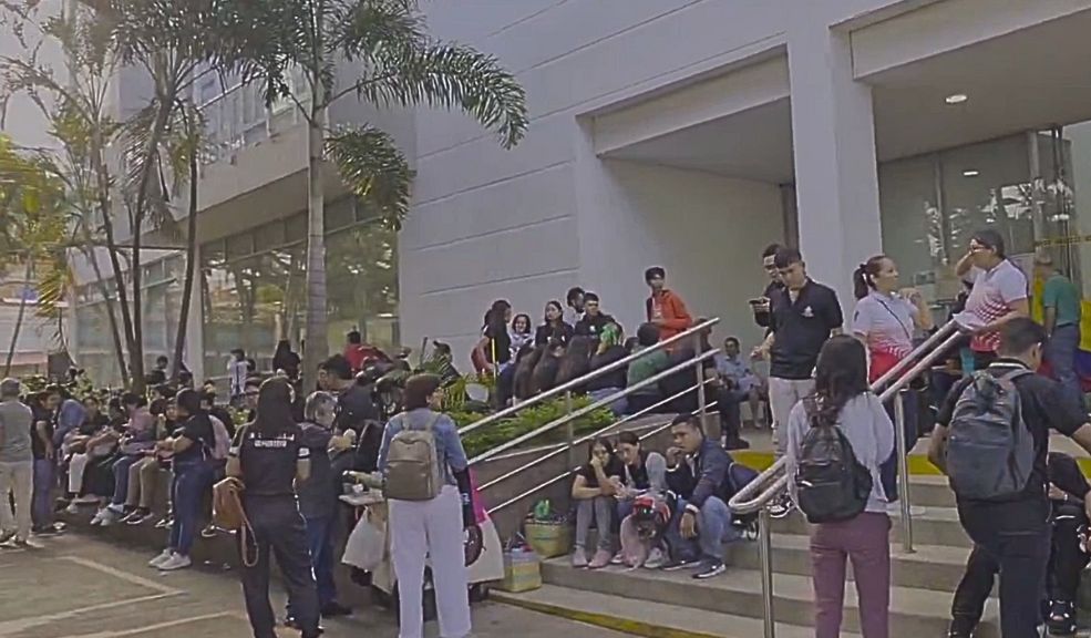 El Sena suspende actividades presenciales, ¿cuál es la razón? 1 El Sena suspende actividades presenciales, ¿cuál es la razón? El Servicio Nacional de Aprendizaje (SENA) enfrenta una compleja crisis de conectividad que ha obligado a la institución a tomar medidas drásticas para mantener su funcionamiento.