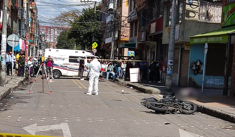 Esta es la identidad del motociclista que murió en accidente de tránsito en Engativá Aunque se creía que la víctima fatal del accidente había sido un ciclista, Q'HUBO conoció que el occiso fue un motociclista de 21 años.