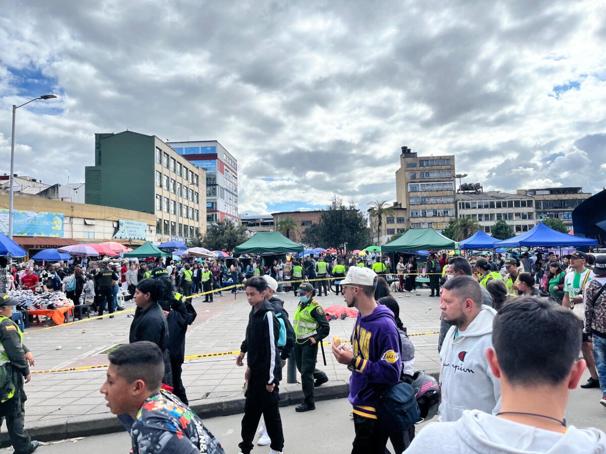 Esta es la identidad del patrullero que resultó herido durante balacera en San Victorino 1 Esta es la identidad del patrullero que resultó herido durante balacera en San Victorino El valiente patrullero logró abatir a un sicario que asesinó a una persona en el sector de San Victorino, centro de Bogotá.