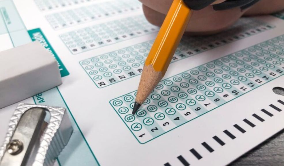 Estas son las becas a las que puede acceder con su puntaje ICFES Un buen puntaje Icfes es reconocido con distintas becas y ayudas económicas en las instituciones de Educación Superior en el país. Aquí le contamos a qué convenios puede acceder.