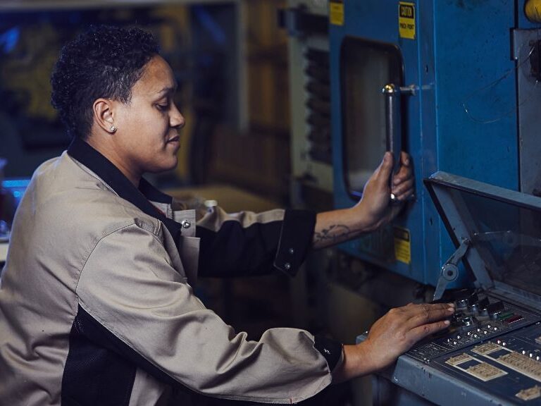 Estos son los programas técnicos y tecnólogos con más demanda laboral en Colombia 1 Estos son los programas técnicos y tecnólogos con más demanda laboral en Colombia La alta empleabilidad y el salario competitivo de estos programas incentivan a cada vez más jóvenes y adultos a optar por este tipo de formación.