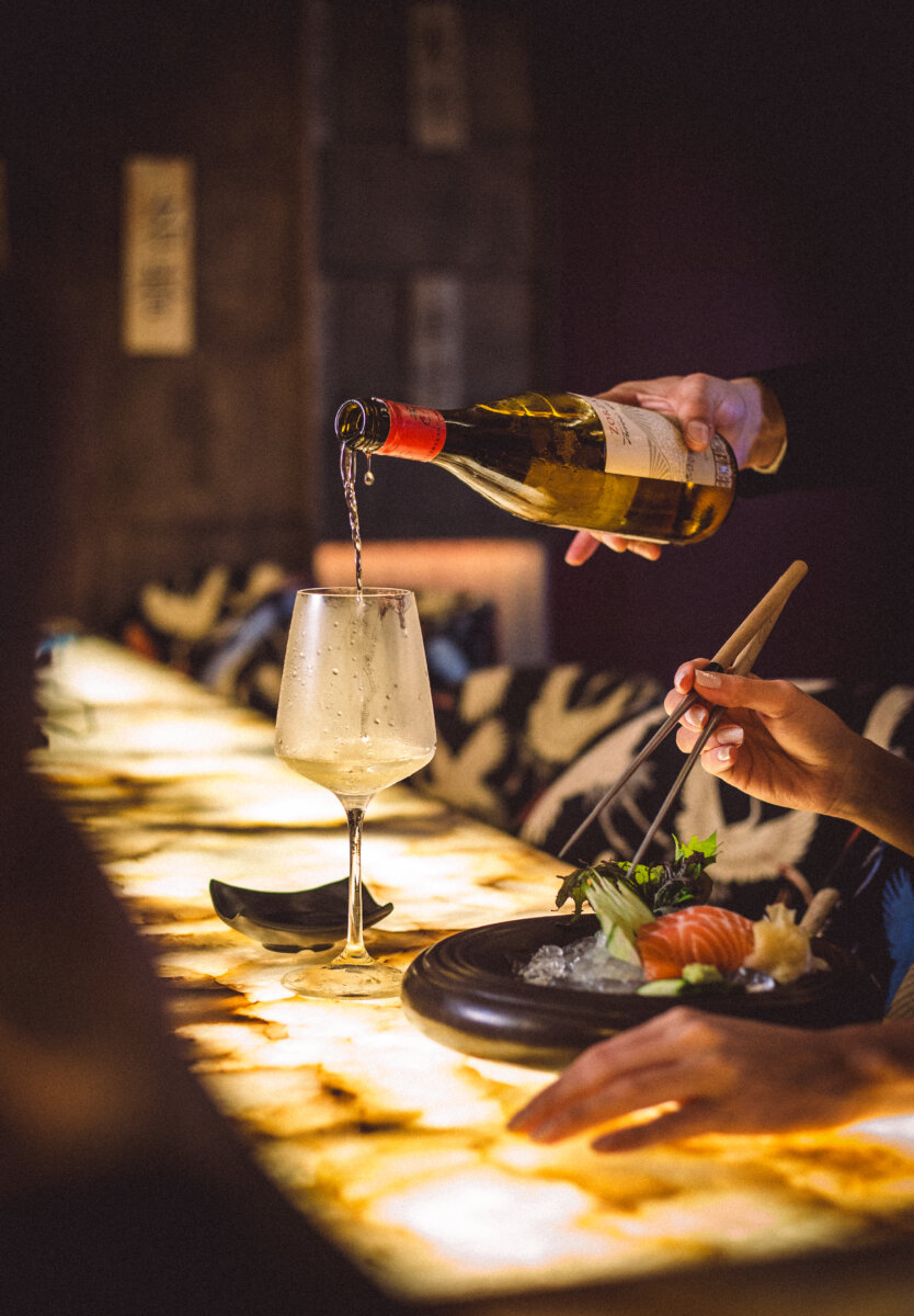 La experiencia 'japotailandesa' que conquista a Bogotá 2 La experiencia 'japotailandesa' que conquista a Bogotá La cocina asiática suma un nuevo protagonista en la capital: Izumi, un restaurante que fusiona lo mejor de las gastronomías japonesa y tailandesa, promete convertirse en un referente culinario con su innovadora propuesta. Tras su éxito en Cali, Izumi llega al norte de Bogotá con una experiencia gastronómica diseñada para despertar los sentidos y transportar a los comensales al corazón de Asia.