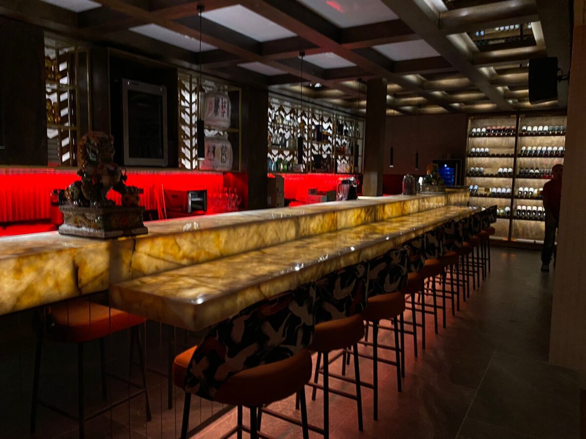 La experiencia 'japotailandesa' que conquista a Bogotá 1 La experiencia 'japotailandesa' que conquista a Bogotá La cocina asiática suma un nuevo protagonista en la capital: Izumi, un restaurante que fusiona lo mejor de las gastronomías japonesa y tailandesa, promete convertirse en un referente culinario con su innovadora propuesta. Tras su éxito en Cali, Izumi llega al norte de Bogotá con una experiencia gastronómica diseñada para despertar los sentidos y transportar a los comensales al corazón de Asia.