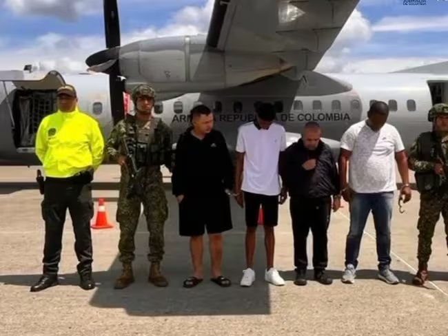 Infantes de marina se habrían aliado con el Clan del Golfo para traficar armas 1 Infantes de marina se habrían aliado con el Clan del Golfo para traficar armas Los infantes de marina, presuntamente, les permitían a los cabecillas evadir las operaciones militares en Chocó.