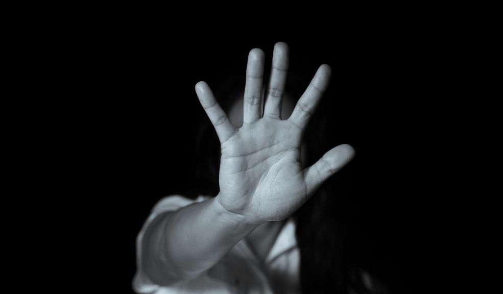 Joven de 19 años habría sido abusada sexualmente por su tío en Soacha La joven que denuncia ser víctima de abuso sexual por parte de su tío tiene una discapacidad física.