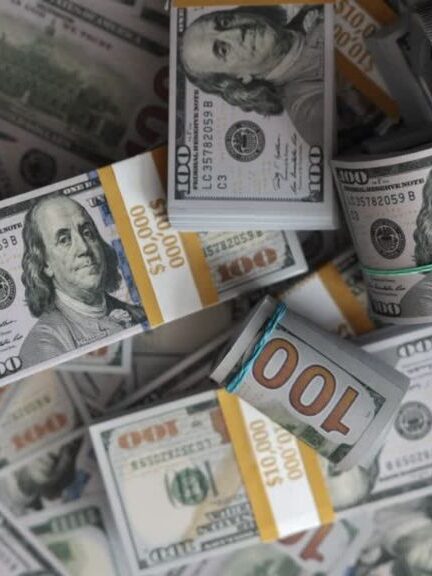 La subida del dólar se dispara tras el triunfo de Donald Trump, ¿A cómo quedó en Colombia? 1 La subida del dólar se dispara tras el triunfo de Donald Trump, ¿A cómo quedó en Colombia? La victoria de Donald Trump en las elecciones presidenciales de EE. UU. generó un fuerte impacto en los mercados financieros a nivel global.