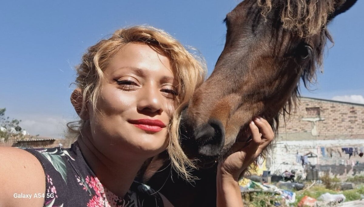 Lina pide la eutanasia tras sufrir brutal ataque por parte de un hombre obsesionado con ella 1 Lina pide la eutanasia tras sufrir brutal ataque por parte de un hombre obsesionado con ella Lina Johana Gamboa Parra jamás imaginó que abrirle las puertas de su hogar a un hombre, a quien le arrendó una de sus habitaciones, se convertiría en el detonante de una absurda obsesión. Este hombre, en un acto de brutal violencia, estuvo a punto de quitarle la vida a esta mujer de 36 años, simplemente porque ella se negó a entablar una relación sentimental con él. Ahora, Lina solicita una muerte asistida.
