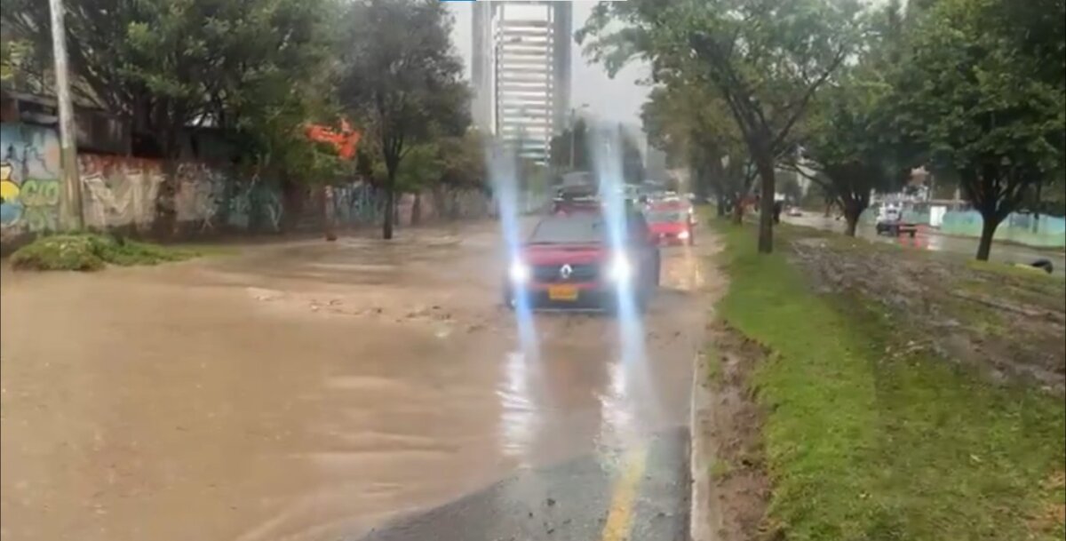 Movilidad en Bogotá: estos son los puntos en donde se presentan lluvias y encharcamientos Le contamos cuáles son los puntos que en este momento se encuentran afectados por las lluvias. Hay encharcamiento y granizadas en Bogotá.
