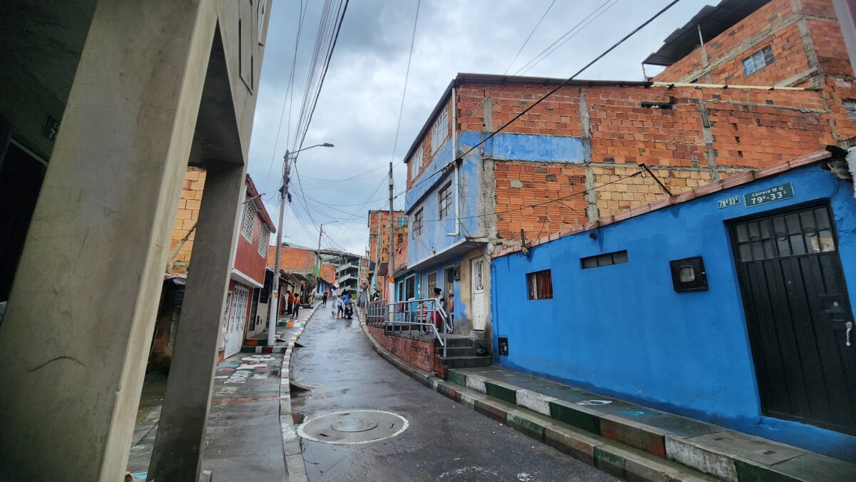 Nuevo feminicidio en Ciudad Bolívar: hombre habría asesinado a su pareja en medio de una riña 1 Nuevo feminicidio en Ciudad Bolívar: hombre habría asesinado a su pareja en medio de una riña Una mujer fue agredida brutalmente por su pareja sentimental en el barrio La Cumbre de Ciudad Bolívar.