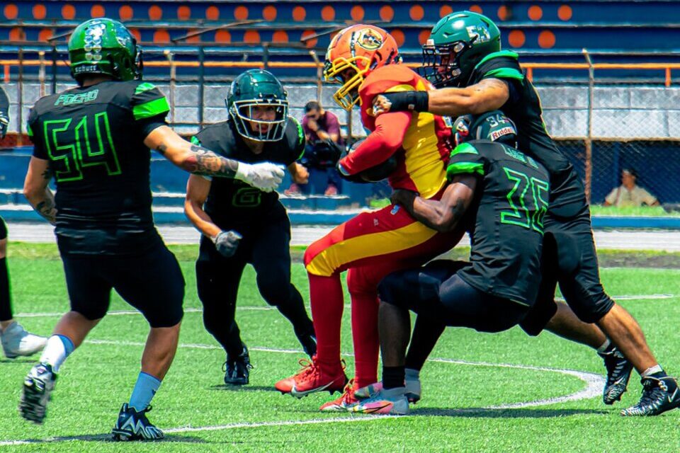 Super Bowl a la colombiana: Pumas de Bogotá irá por título nacional de fútbol americano En el Parque Recreodeportivo El Salitre se disputará este sábado la gran final del Torneo Nacional de Fútbol Americano entre los Pumas de Bogotá y los Lobos de Medellín.