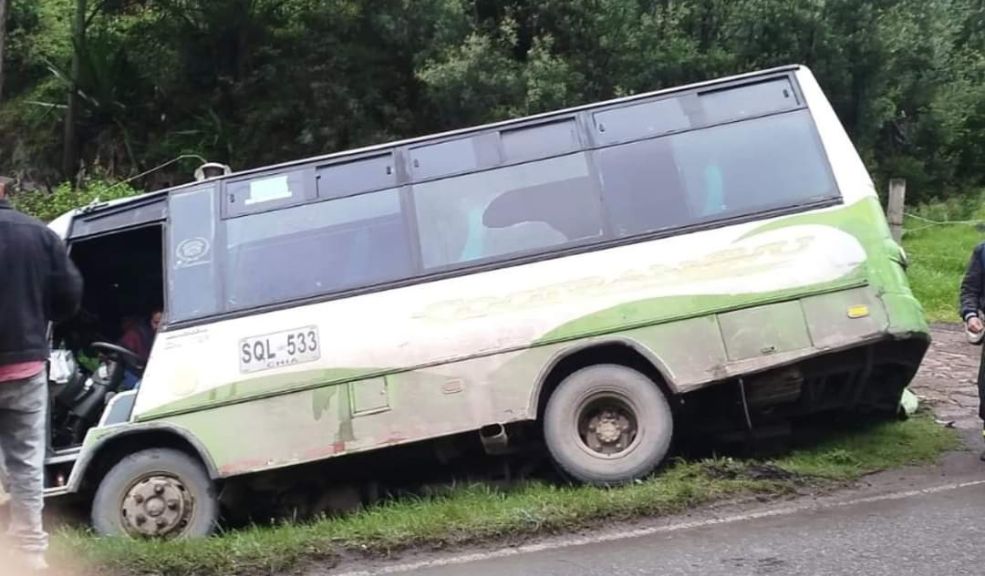 Pasajero acabó con la vida de un conductor de bus intermunicipal Sujeto asesinó a un conductor de bus intermunicipal cerca del municipio de Sutatausa (Cundinamarca). Esto es lo que se sabe del crimen.