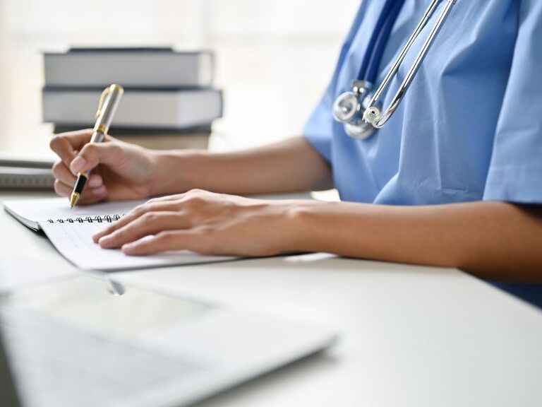 Profesionales en la salud: Conozca el diplomado de prevención 'Código Sepsis' 1 Profesionales en la salud: Conozca el diplomado de prevención 'Código Sepsis' Más de 200 profesionales de 25 ciudades de Colombia y otros países como Panamá, Chile y Perú ya están cursando este programa, mostrando la relevancia de la iniciativa en la región.